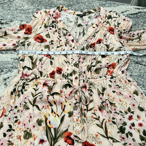 Hillary Radley, size medium floral blouse, button up with tie up, - Picture 5 of 12